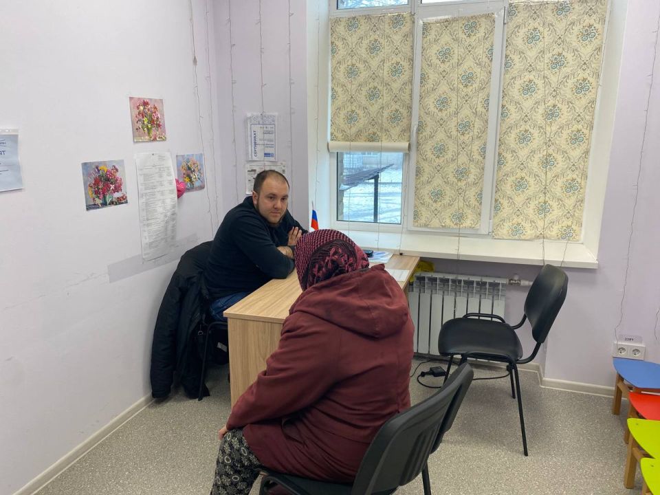 Пообщались с жителями и поделился с ними отличной новостью: «Единая Россия» запускает новый всероссийский конкурс под названием «Земский почтальон – 2026»