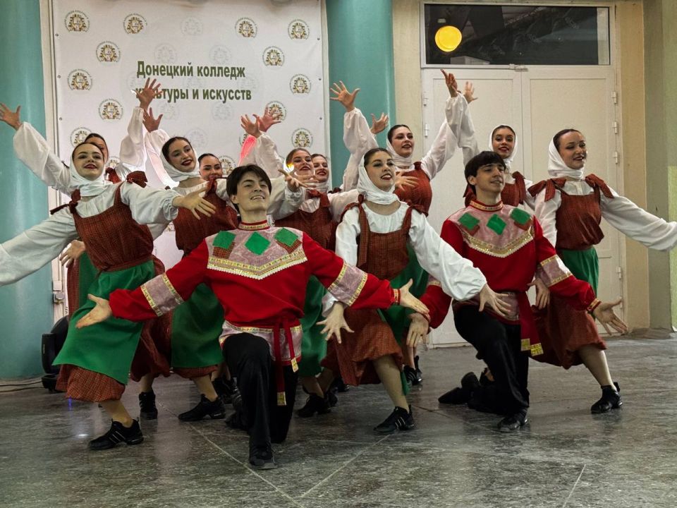 Праздничный концерт «Любимым, милым и родным» прошел в Донецком колледже культуры и искусств