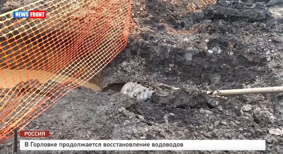 В Горловке продолжается восстановление водоводов – репортаж News Front