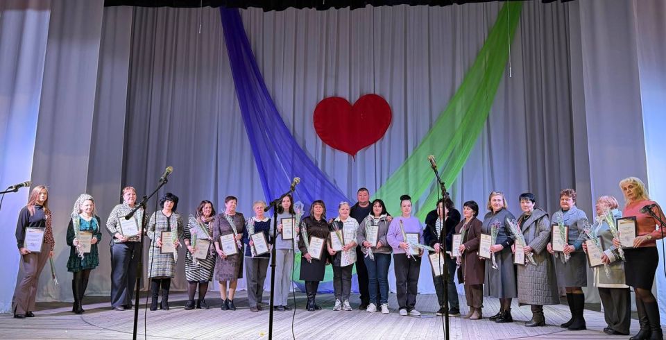 С праздником, милые женщины!