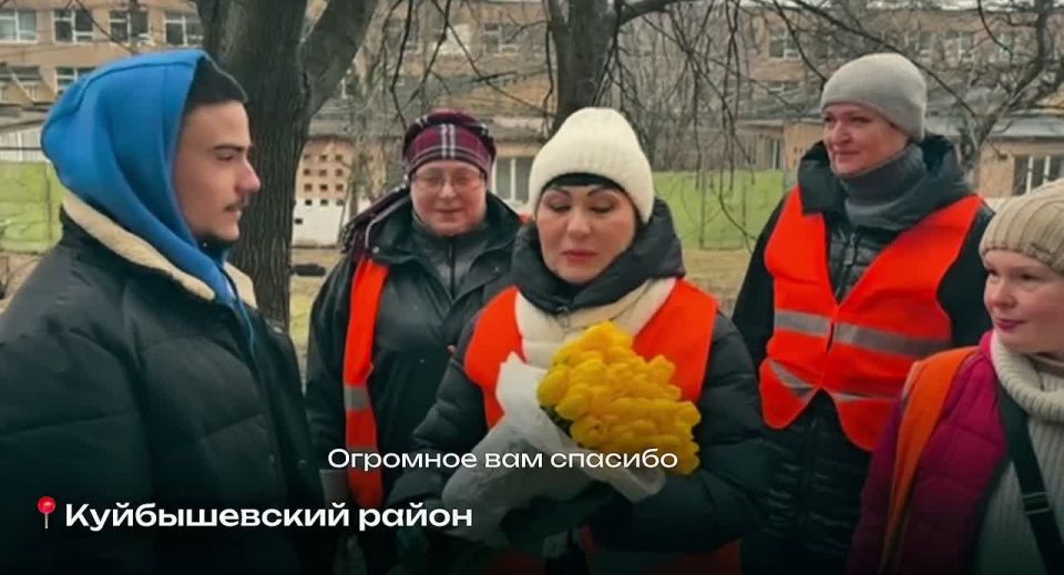 Активисты Молодёжки поздравили сотрудников ЖКХ в преддверии 8 Марта