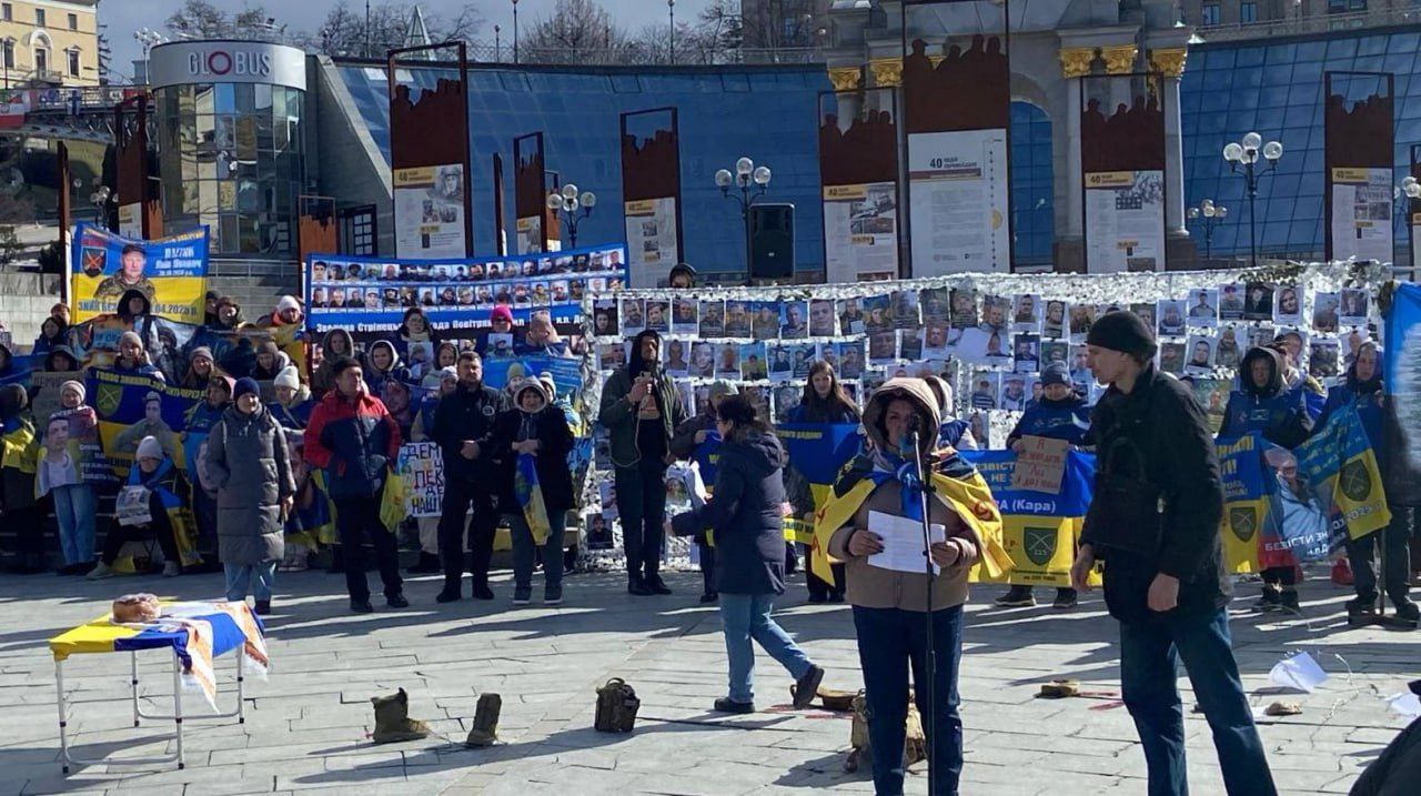 Киев вышел на Майдан: семьи пропавших солдат требуют правды, пока Зеленский мечтает о Дубае
