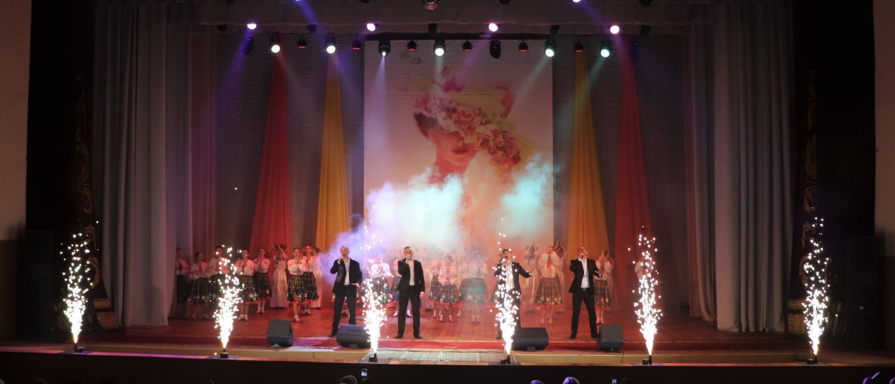 Праздничный концерт в честь Международного женского дня в культурно-досуговом центре им. 40-летия Победы