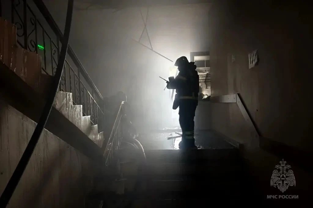Выгорели три этажа: сотрудники МЧС ликвидировали пожар в Донецкой Городской детской клинической больнице №1