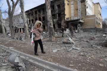 Виктория Мельникова: Вчера была весна, цветы и десятки прохожих на улицах неспешно бродили в свой выходной…а еще вчера были обстрелы, громкие «хлопки» и трагедии