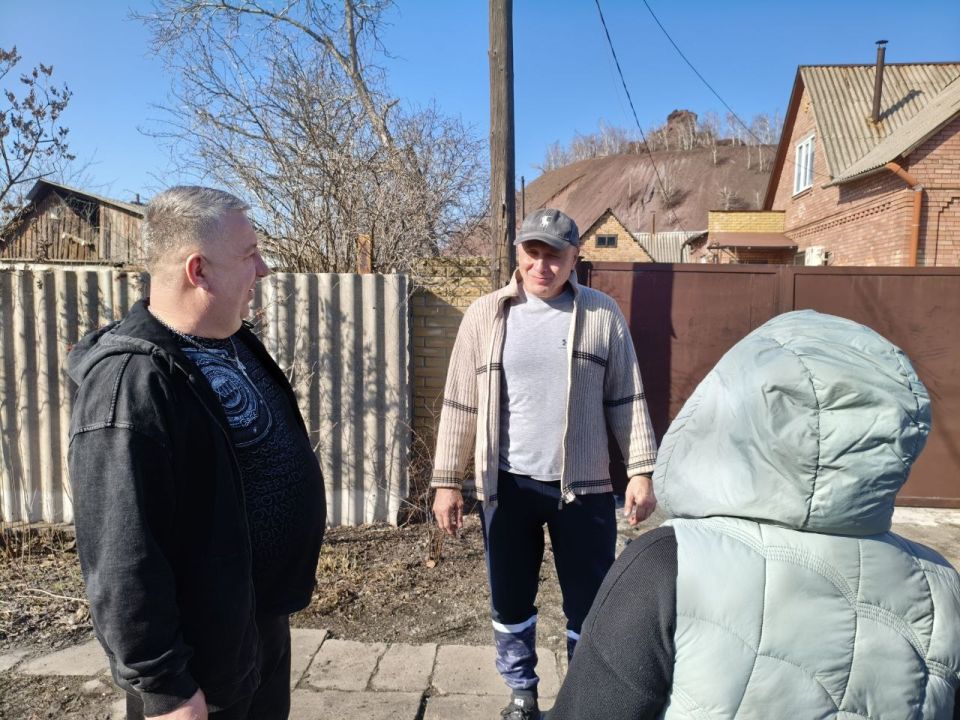 12 марта Роман Грицай, начальник Пелагеевского территориального отдела администрации городского округа Торез провел встречу с жителями поселка по ул. Бассейная