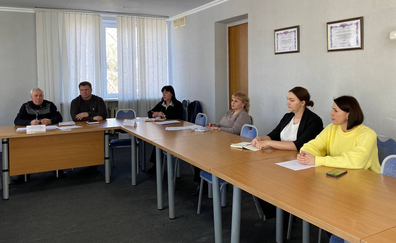 Евгений Поплавский: Провел заседание штаба по вопросам здравоохранения с главным врачом ГБУ ДНР «ЦГБ г. Харцызска» Андреем Медведевым, сотрудниками Администрации и депутатами