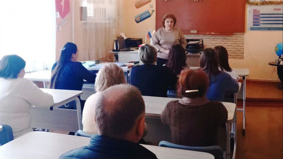 Состоялась встреча начальника Управления образования администрации городского округа Горловка с трудовым коллективом