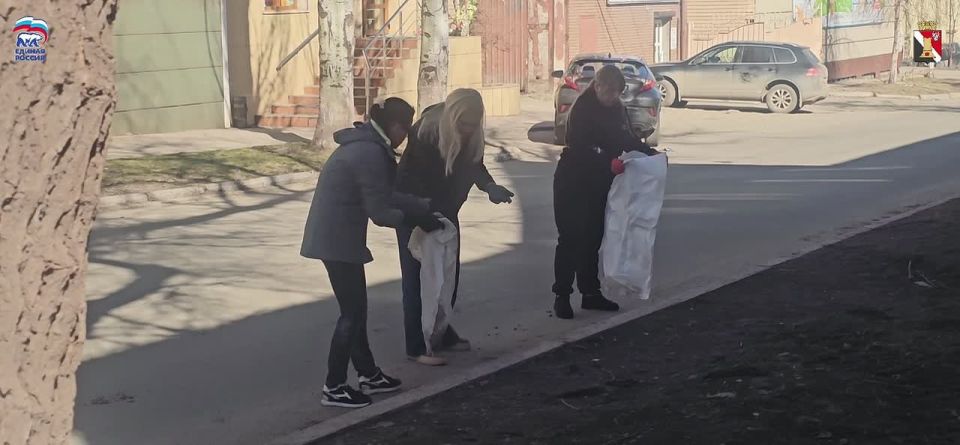 Секретарь Енакиевского местного отделения партии «Единая Россия» Игорь Мартынов организовал первый санитарный день в 2026 году