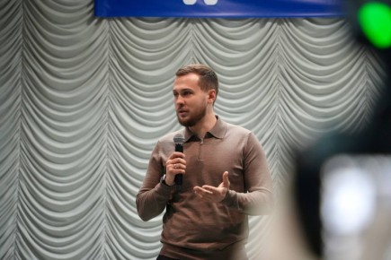 Вице-премьер Кирилл Макаров поздравил коллектив «Воды Донбасса» с наступающим Днем работников бытового обслуживания населения и ЖКХ