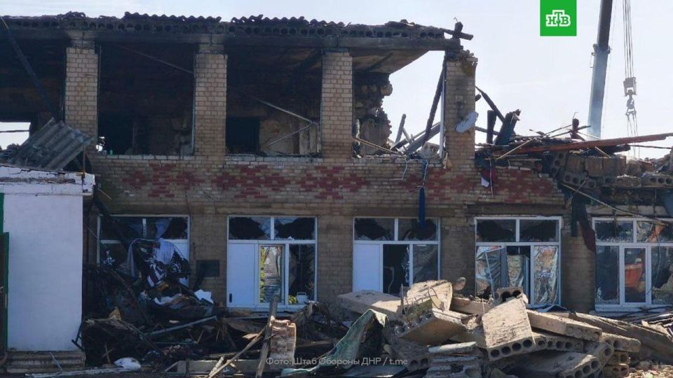 Штаб обороны ДНР показал последствия удара ВСУ по больнице в республике, где из-за атаки погибли восемь медиков