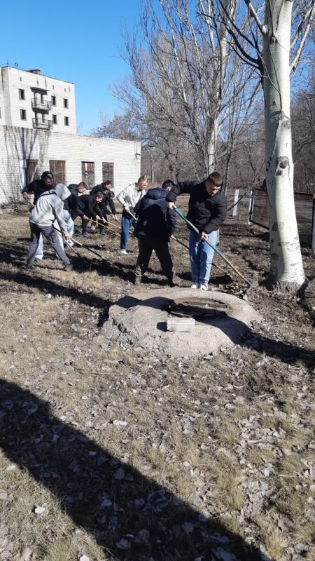 Студенты и сотрудники средних специальных учебных заведений приняли участие в санитарном дне