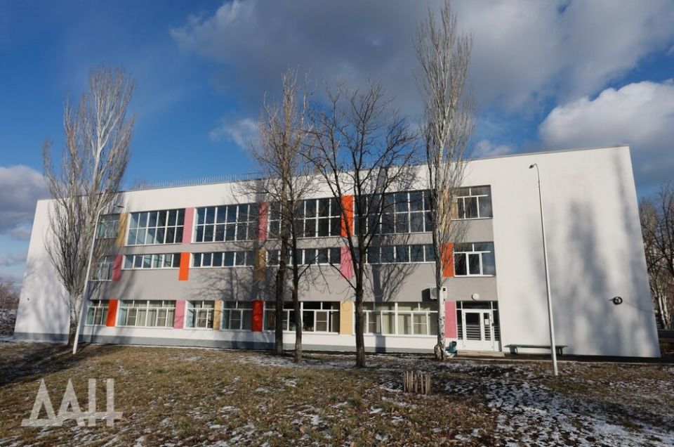 В Мариуполе планируют за пять лет восстановить более 40 школ и детских садов