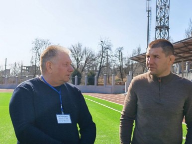 Министр спорта и туризма ДНР проверил ход восстановительных и ремонтных работ на ключевых спортивных объектах Донецка и Мариуполя
