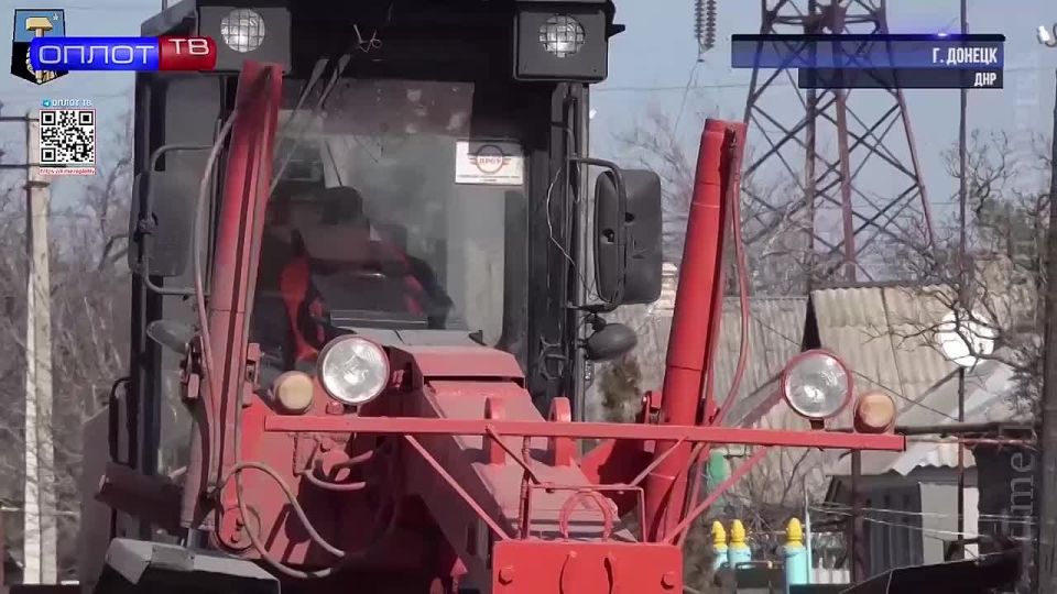 В Донецке продолжают восстанавливать дороги