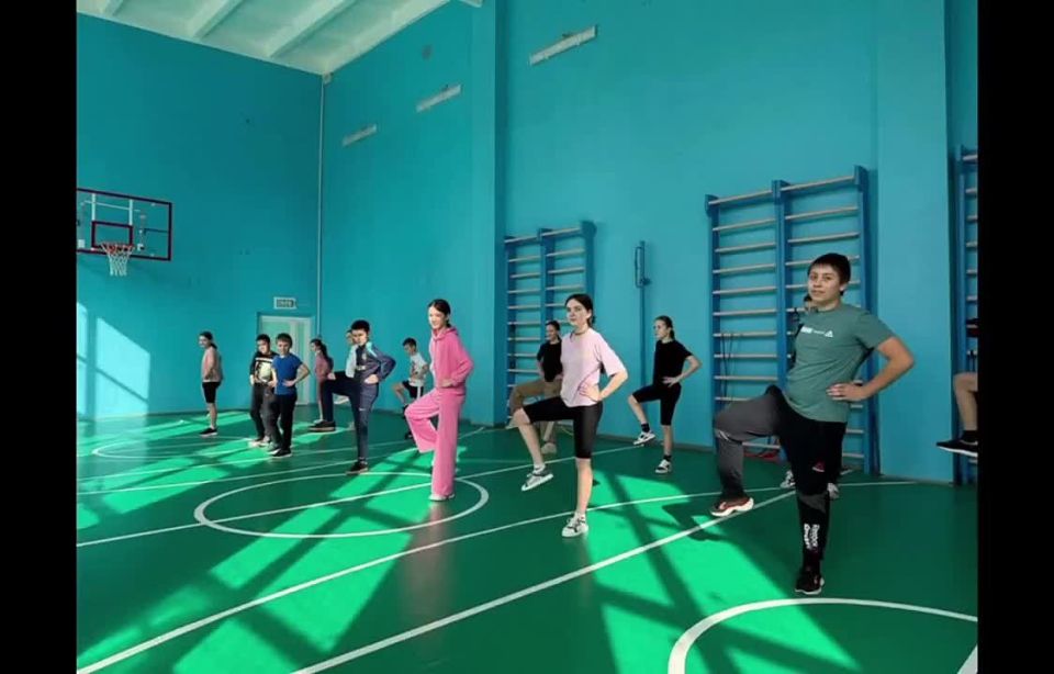 Школьники из села Свободное Волновахского округа приняли участие в кардиотренеровке по видео из ЯНАО