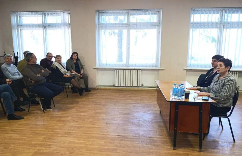 Первый заместитель Министра культуры ДНР Ольга Кобец встретилась с трудовым коллективом Володарской детской музыкальной школы имени Д.К. Патричи