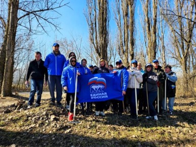 Елена Рязанцева: 14 марта в рамках двухмесячника по благоустройству и партийного проекта «Городская среда» Всероссийской политической партии «Единая Россия» в Пролетарском районе состоялся первый общегородской субботник