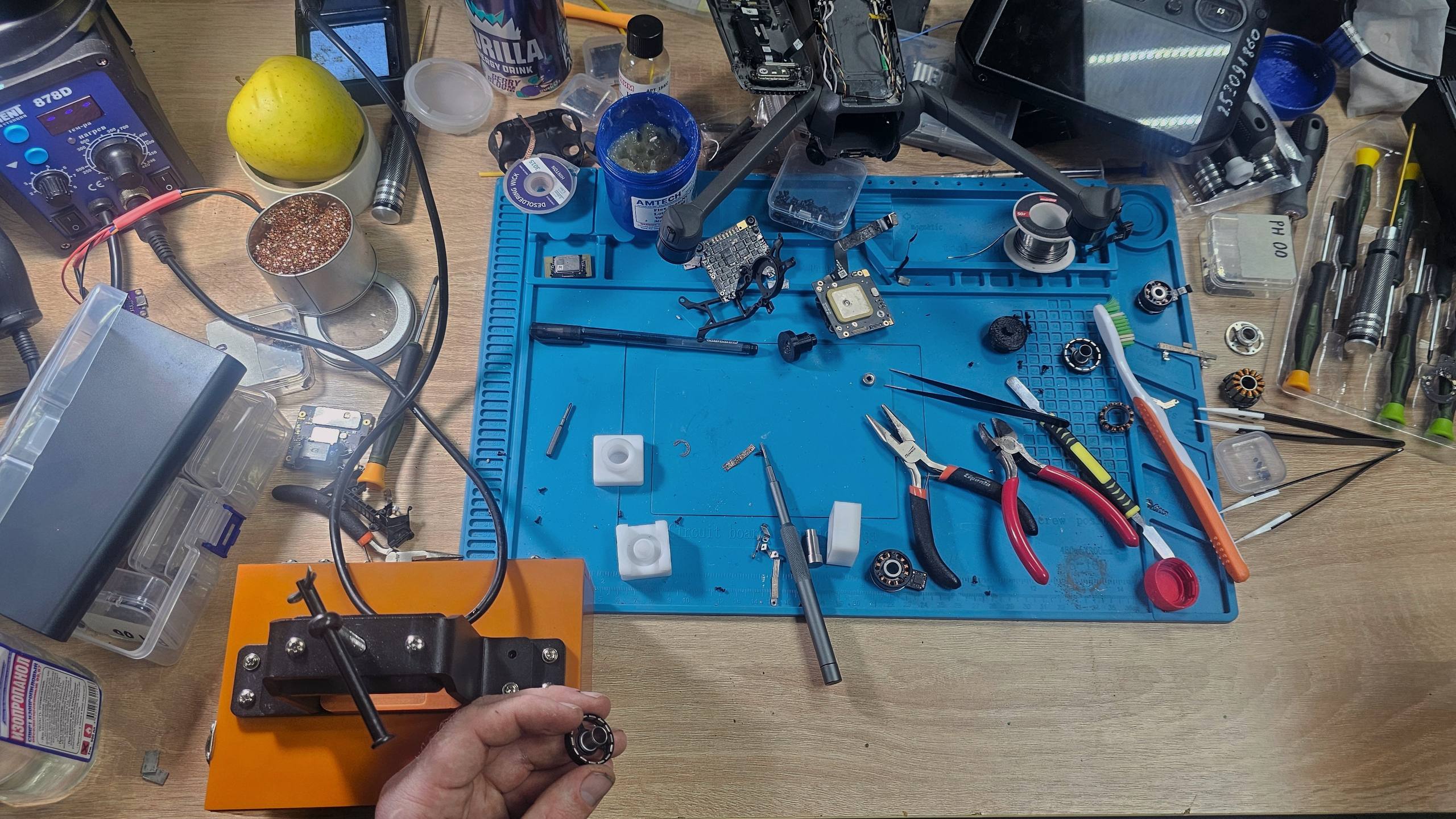 Работы технического отдела по ремонту, обслуживанию и модернизации разведывательных дронов