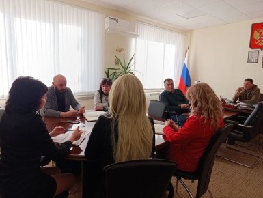 В ходе оперативного совещания по функционированию наружного освещения населённых пунктов Амвросиевского муниципального округа обсудили уже выполненные работы, уточнили график ремонта и содержания линий наружного освещения в...