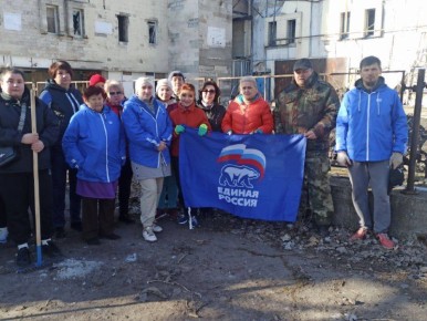 Валентин Левченко: Сегодня Киевский район стал ещё чище и уютнее! В рамках проекта «Городская среда» сотрудники Управы района и неравнодушные жители объединились, чтобы провести масштабный субботник