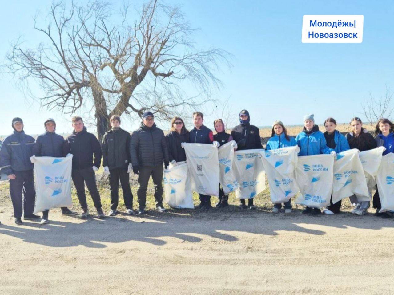 Вместе мы можем больше. В преддверии Дня воссоединения Крыма с Россией при участии Главы нашего округа молодёжь дала старт весенним субботникам, приняв участие во Всероссийской акции и очистив часть набережной в г....