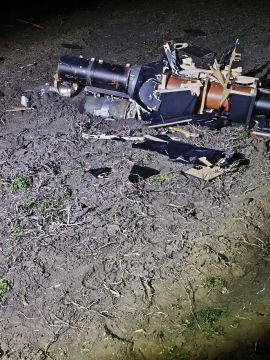 Сбитый вражеский БПЛА "Бородавочник" с двумя осколочно-фугасными зарядами по 15 кг. Обезврежен и уничтожен взрывотехниками ФСБ