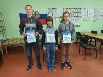 15 марта в ШШК «Интеллект» завершились сразу два шахматных турнира — соревнования «Первая лига» и 65-й финал г.о. Харцызск по шахматам