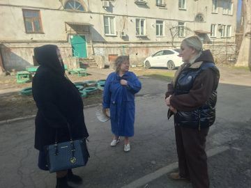 15 марта, в рамках поручения Главы ДНР Дениса Пушилина, спикер-активист Валентина Карпова провела встречу с жителями Кировского района на подведомственной территории по ул.Жукова, 21