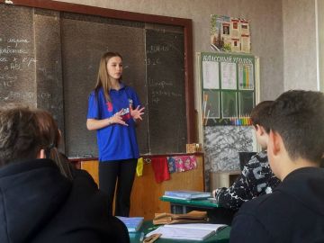 Пополняем ряды. Ребята из Иловайского штаба Молодёжки провели агитационную встречу в школе №13 и рассказали её ученикам о нашей организации! Мы всегда рады новым активистам, в нашем дружном коллективе найдётся место каждому!