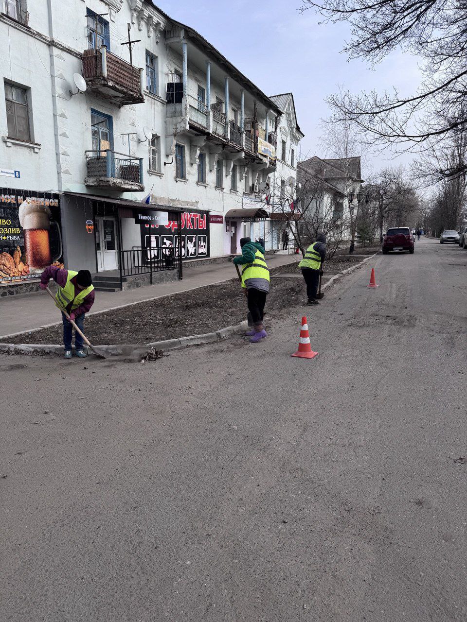 На 16.03.2026 г. работниками МУП "ЭКОС" выполнены следующие виды работ: Дорожный смёт по ул. Ленинградская. Погрузка и вывоз дорожного смёта с ул. Артёма, ул....