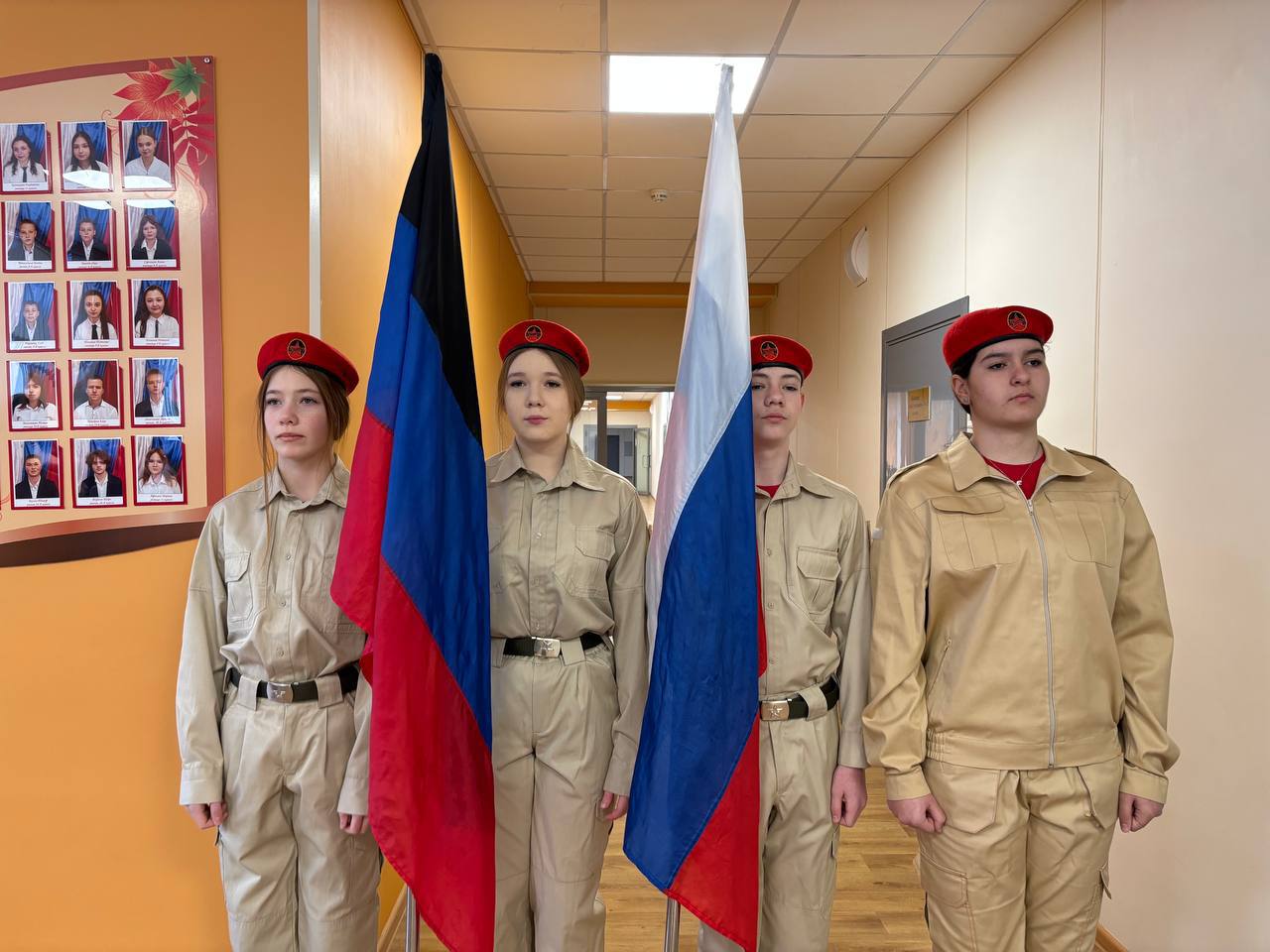 Новая учебная неделя в Тельмановской гимназии началась традиционно с линейки и почётного права выноса флага Российской Федерации и флага Донецкой Народной Республики юнармейцами ВПК «Юные патриоты Донбасса» ГБОУ...