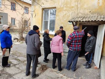 �������, 16 �����, � ������ ������� ��������� ������ ������ ���������� ������� � �������� ��. ����-������� �.�������