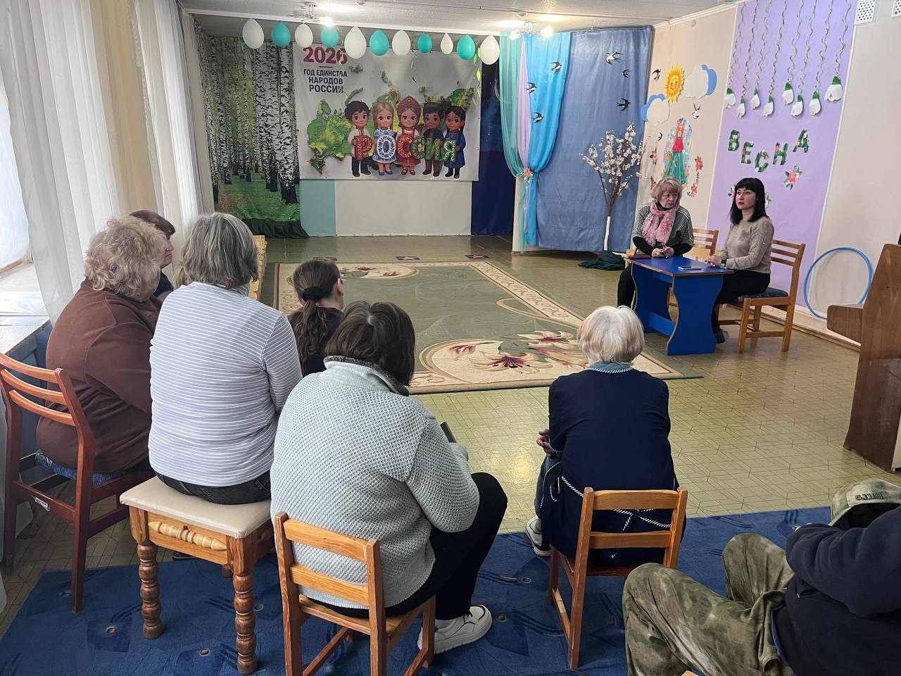 Вчера заместитель главы Администрации городского округа Харцызск Юлия Михайленко провела встречу с трудовым коллективом ГБДОУ «Детский Сад № 26 г.о. Харцызск»