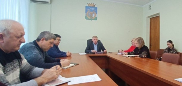 Сергей Юзвинкевич: Сегодня провёл расширенное аппаратное совещание с начальниками отделов и структурных подразделений Администрации Володарского МО, руководителями предприятий, территориальных подразделений министерств и...