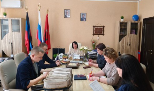 Сегодня,17 марта, состоялось заседание комиссии по установлению причиненного ущерба жилым помещениям в результате боевых действий на территории Волновахского муниципального округа