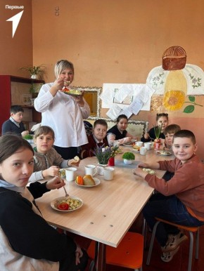 Весна на вкус. В первичном отделении школы № 20 прошёл мастер-класс по приготовлению салата «Весенний»