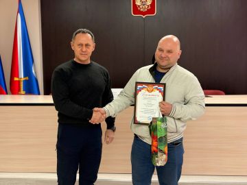 В честь Дня работника жилищно-коммунального хозяйства временно исполняющий полномочия секретаря местного отделения партии «ЕДИНАЯ РОССИЯ» Александр Пеняев вместе с депутатами Ясиноватского муниципального совета выразил...