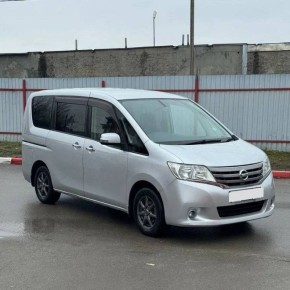 1 420 �.p. Nissan Serena, 2011 �.�