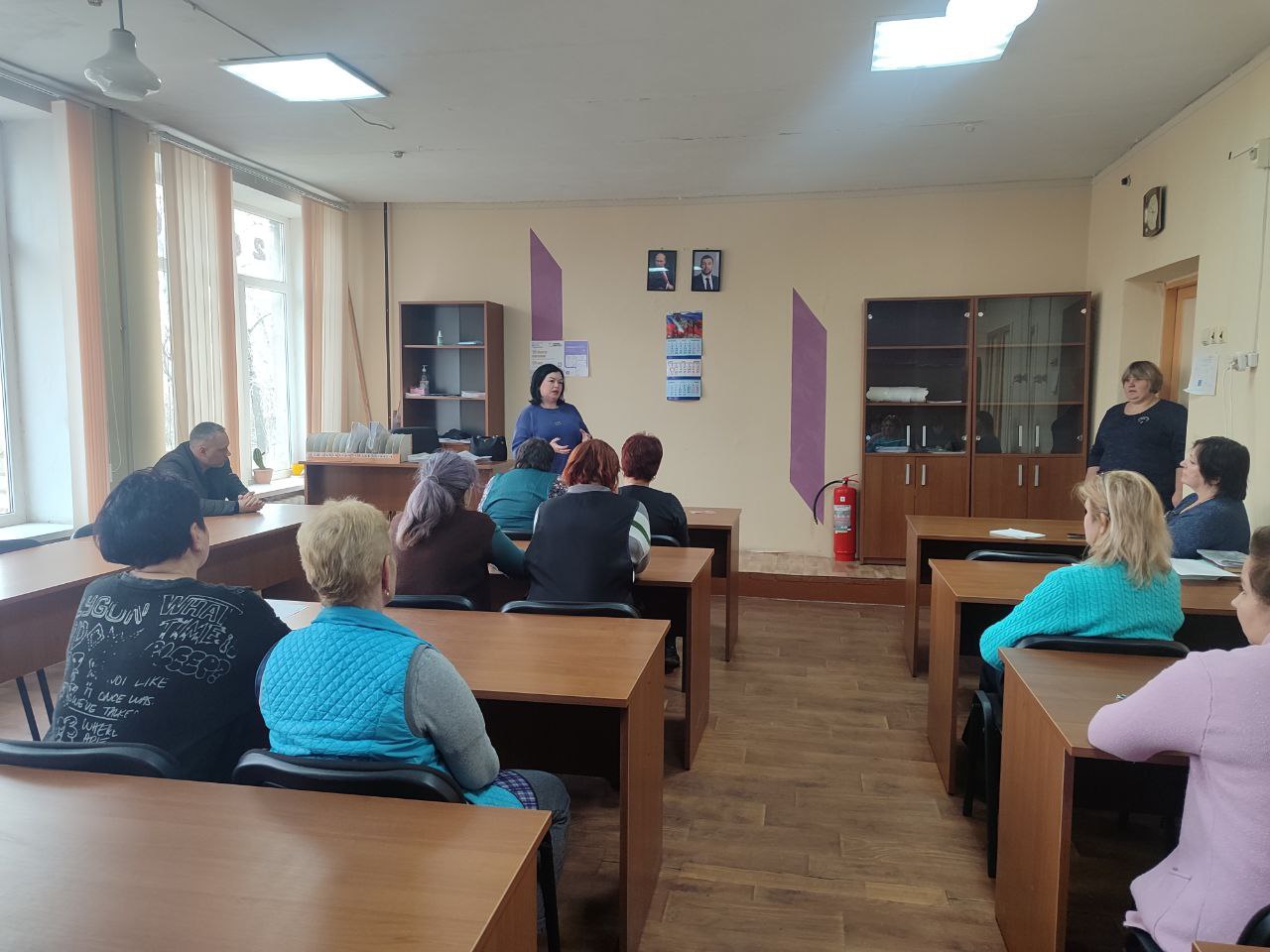 Вчера заместитель главы муниципального образования городского округа Харцызск Виктория Рогожина провела встречу с трудовым коллективом ГБОУ «СШ № 11 г.о. Харцызск»