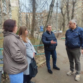 Сегодня 18 марта первый заместитель руководителя Управы Ворошиловского внутригородского района Евтеев Андрей совместно с депутатом Донецкого городского Совета Ткаченко Сергеем провели встречу с населением