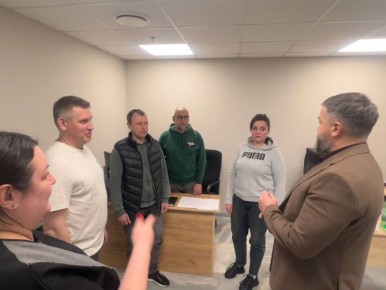 �������, 18 �����, � ������ ��������� ����� ���������� ������ ��������, ������� ����������� ���������� ������ �������� ������� ������ ������� �� ������: �. ��������, ��. 250-����� ��������, 74