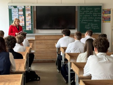 Будущее начинается здесь: "Разговоры о важном" в Лицее №37 г. Донецка о промышленности ДНР