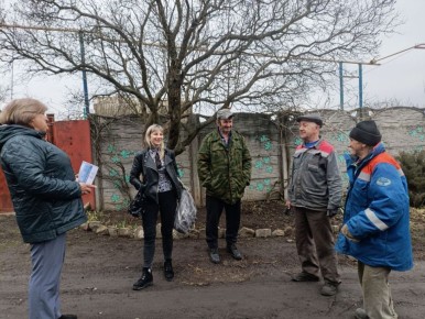 19 марта, спикер-активист Светлана Пархоменко провела встречу с жителями пгт Землянки по ул. Пионерская, 7