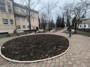 20.03.2026г. коллектив МБУДО ДДШИ принял участие в субботнике по благоустройству и наведению санитарного порядка на территории муниципального образования образования городского округа Дебальцево