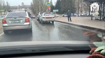 Трубу прорвало на Челюскинцев в Донецке