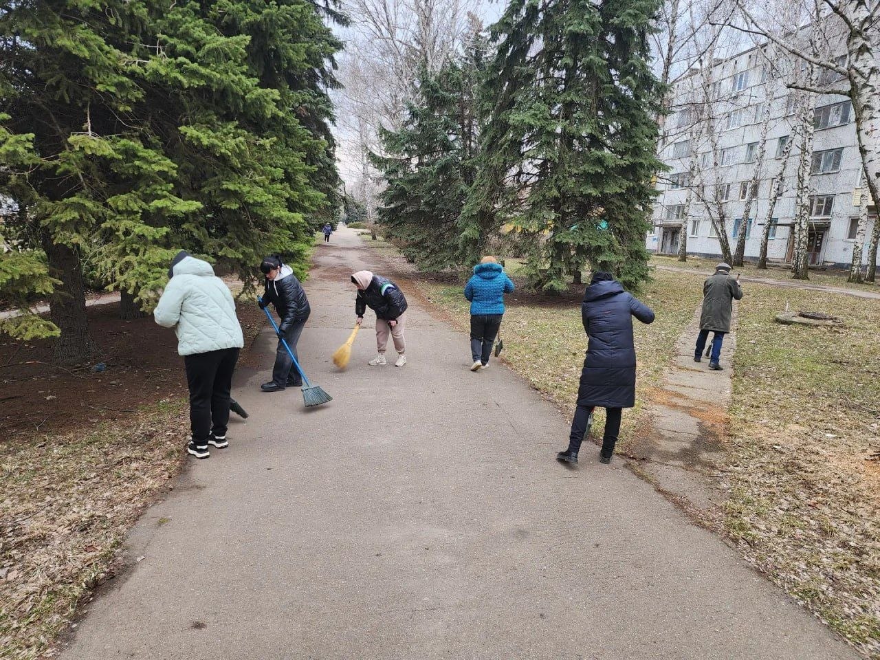 На улице весна, а, значит, пришло время привести родной город в порядок