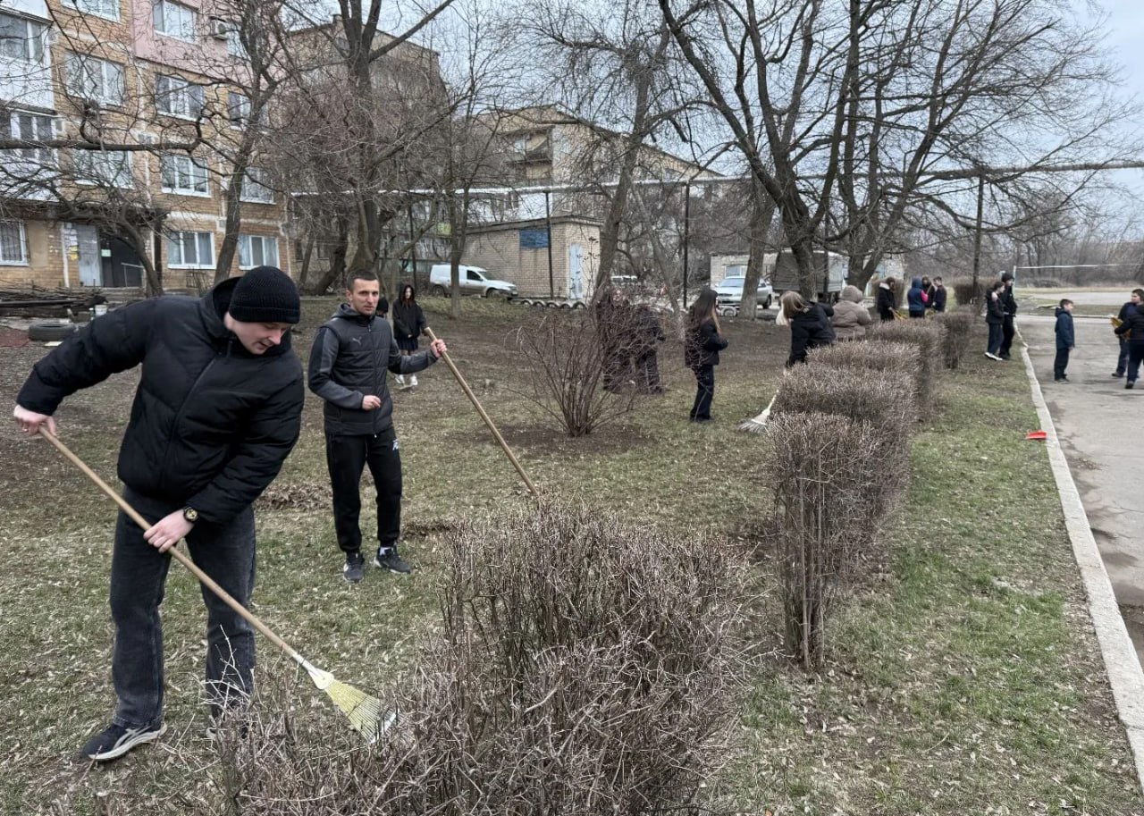 Иван Адамец: Коллективы образовательных учреждений Куйбышевского района дружно присоединились к общегородскому субботнику