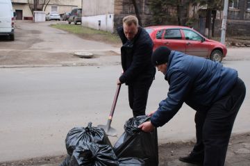 Александр Петрикин: 20 марта краснолиманцы провели первый в этом году санитарный день в рамках ежегодной акции «Зеленый Донбасс»