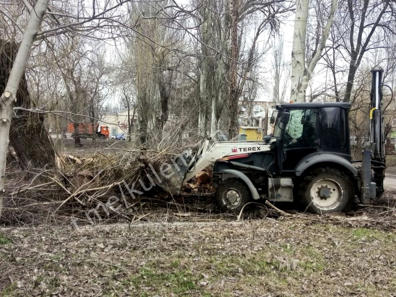 Алексей Кулемзин: Сегодня благодаря содействию подрядных организаций шефа-региона г. Москва, предоставивших специализированную технику, было ликвидировано 424 кубических метров стихийных свалок